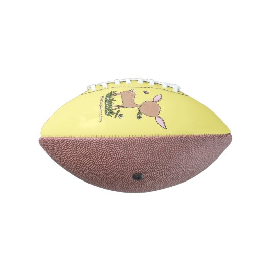 かわいいハッピーベビー鹿の漫画イラストレーション アメリカンフットボール (回転270)