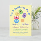 かわいいハッピーマカロンの漫画の誕生日 招待状 (スタンド正面)