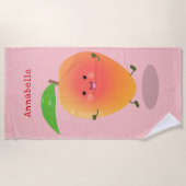 かわいいハッピーマンゴー黄色の漫画イラストレーション ビーチタオル (正面)