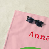 かわいいハッピーマンゴー黄色の漫画イラストレーション ビーチタオル (インサイチュ)