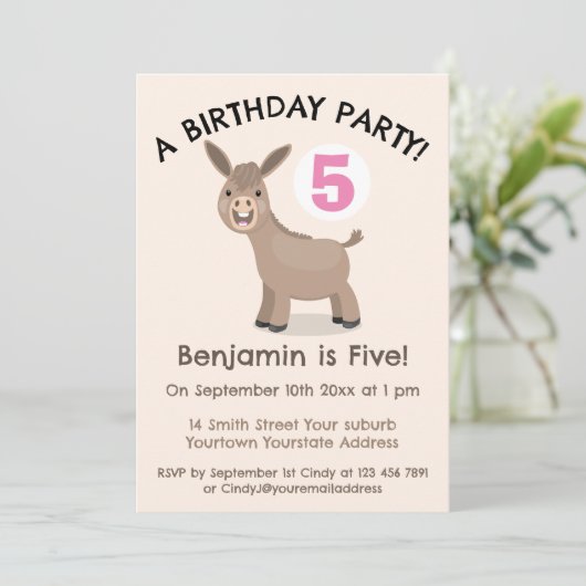 かわいいハッピーミニロバの漫画の誕生日 招待状 (スタンド正面)