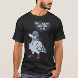 かわいいハトとナイフ8 Tシャツ