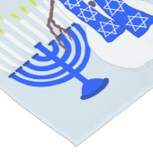 かわいいハヌカーの雪だるまはあなたの一流のおもしろいの休日を加えます ロングテーブルランナー (コーナー)