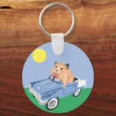 かわいいハムスターが青い車を運転しています キーホルダー (裏面)