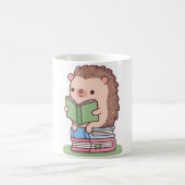 かわいいハリネズミが本を読む コーヒーマグカップ (中央)