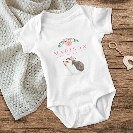 かわいいハリネズミのピンクのベビーガール ベビーボディスーツ