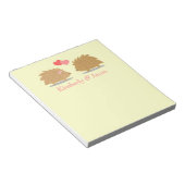 かわいいハリネズミの夫婦が恋に ノートパッド (アングル)