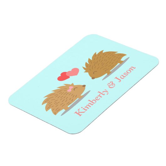 かわいいハリネズミの夫婦が恋に マグネット (左側)