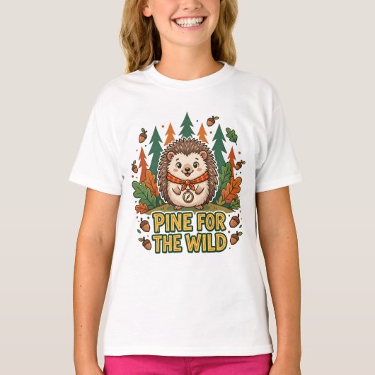 かわいいハリネズミの探検家 "Pine For The Wild" キッズ Tシャツ (正面)