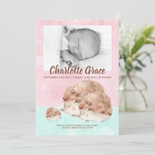 かわいいハリネズミ家族の新生児写真パーソナライズされた 案内状 (スタンド正面)