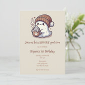 かわいいハロウィンのおばけ 秋のビーニーとホットココア 招待状 (スタンド正面)