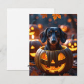 かわいいハロウィンのダックスフンド犬が彫られたかぼちゃの中に シーズンカード (正面/裏面)