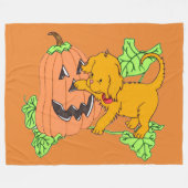 かわいいハロウィンカボチャと子犬 フリースブランケット (正面(横))
