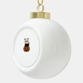 かわいいハロウィンキャットとパンプキクラシックンのTシャツ セラミックボールオーナメント (右)