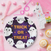 かわいいハロウィーン幽霊たちのトリックまたはトリート ペーパープレート (パーティー)