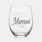 かわいいハートたった今結婚しましたスクリプト名ウェディング日 ステムなしワイングラス (正面)