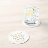 かわいいハートカスタム金ゴールド文字名の日付結婚の ラウンドペーパーコースター (インサイチュ)