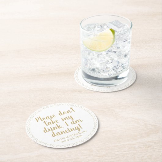 かわいいハートカスタム金ゴールド文字名の日付結婚の ラウンドペーパーコースター (インサイチュ)