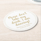 かわいいハートカスタム金ゴールド文字名の日付結婚の ラウンドペーパーコースター (アングル)