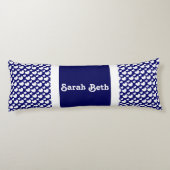 かわいいハート、ネイビーブルー&ホワイト、名前を追加 ボディピロー (裏面)