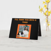 かわいいバセットウィッチとカエル付き面白いハロウィーンカード カード (黄色い花)