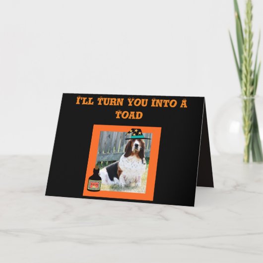 かわいいバセットウィッチとカエル付き面白いハロウィーンカード カード (正面)