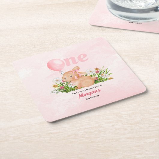 かわいいバニーがピンクの女の子を1人誕生 スクエアペーパーコースター (アングル)