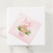 かわいいバニーがピンクの女の子2歳の誕生日を飾る フェイバータグ (インサイチュ)