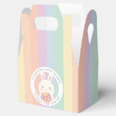 かわいいバニーが虹の赤ちゃんシャワーの途中にある フェイバーボックス (オープン)