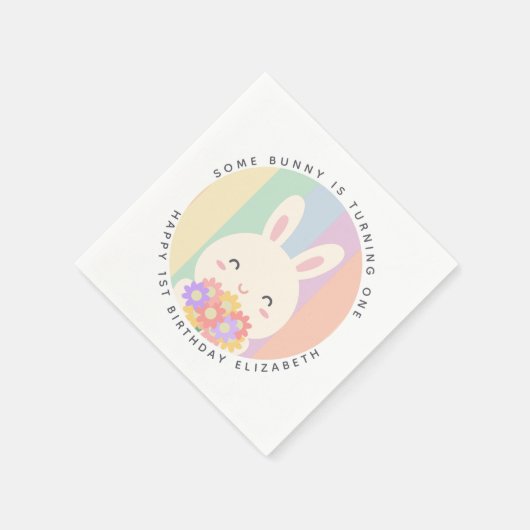 かわいいバニーが1つのレインボー誕生日を回している スタンダードカクテルナプキン (角)