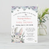 かわいいバニーの水彩フローラピンク赤ちゃんシャワー 招待状 (スタンド正面)