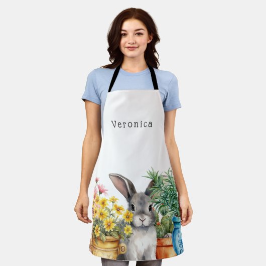 かわいいバニーインザガーデンオールオーバープリントエプロン エプロン (着用した状態)