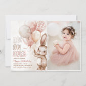 かわいいバニーガール誕生日パーティーピンク写真 招待状 (正面)