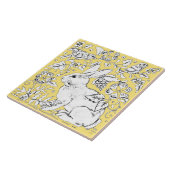 かわいいバニーラビットスケッチオンイエローバードフローラ タイル (側面)