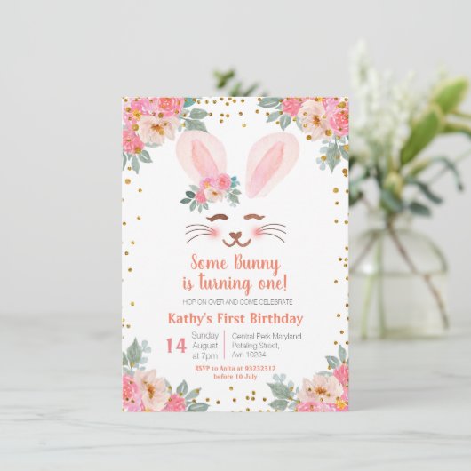 かわいいバニー最初の誕生日の招待の女の子のフローラ 招待状 (スタンド正面)