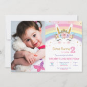 かわいいバニー1歳の誕生日ガールズ虹うさぎ写真 招待状 (正面)