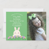 かわいいバニー&フラワーセージ緑の子供の誕生日写真 招待状 (正面)