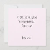 かわいいバレンタインの少女ホールディングハート カード (裏面)