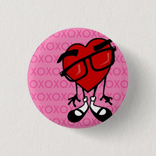 かわいいバレンタインデーのハートハグとキスボタン 缶バッジ (正面)