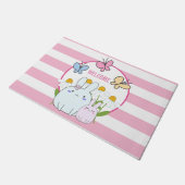 かわいいバンニーと春デイジーと蝶 ドアマット (アングル)