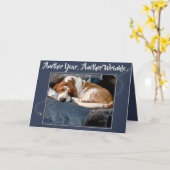 かわいいバースデー・カードのしわを寄せられたバセットハウンド カード (黄色い花)