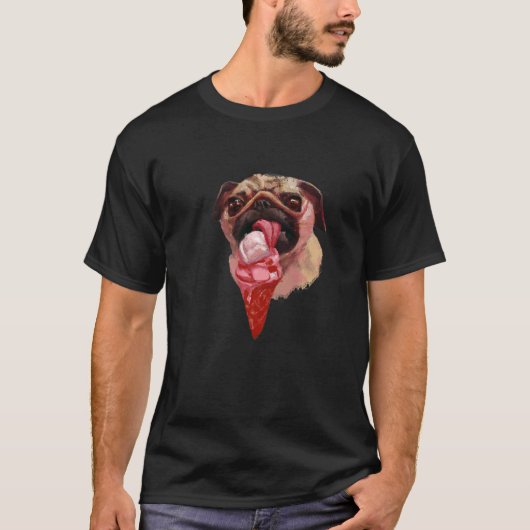 かわいいパグがアイスクリームを食べている 2 Tシャツ (正面)