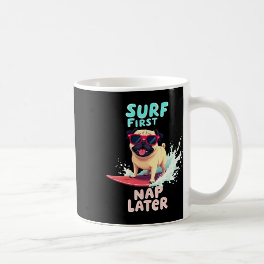 かわいいパグのサーフィン犬 コーヒーマグカップ (右)