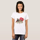 かわいいパグの子犬お母さんのデザイン Tシャツ (正面フル)