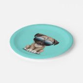 かわいいパグの小犬の身に着けているサングラス ペーパープレート (アングル)