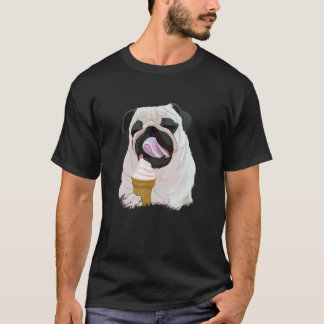 かわいいパグの犬がアイスクリームを食べている Tシャツ