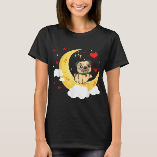 かわいいパグオンザムーンバレンタインデー美しい Tシャツ (正面)
