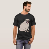 かわいいパグ犬の座る姿 Tシャツ (正面フル)