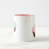 かわいいパステルによって曇らされるカップケーキ ツートーンマグカップ (中央)