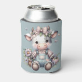 かわいいパステルカラーの赤ちゃん牛が花のオーバーオールを着ている 缶クーラー (缶裏面)